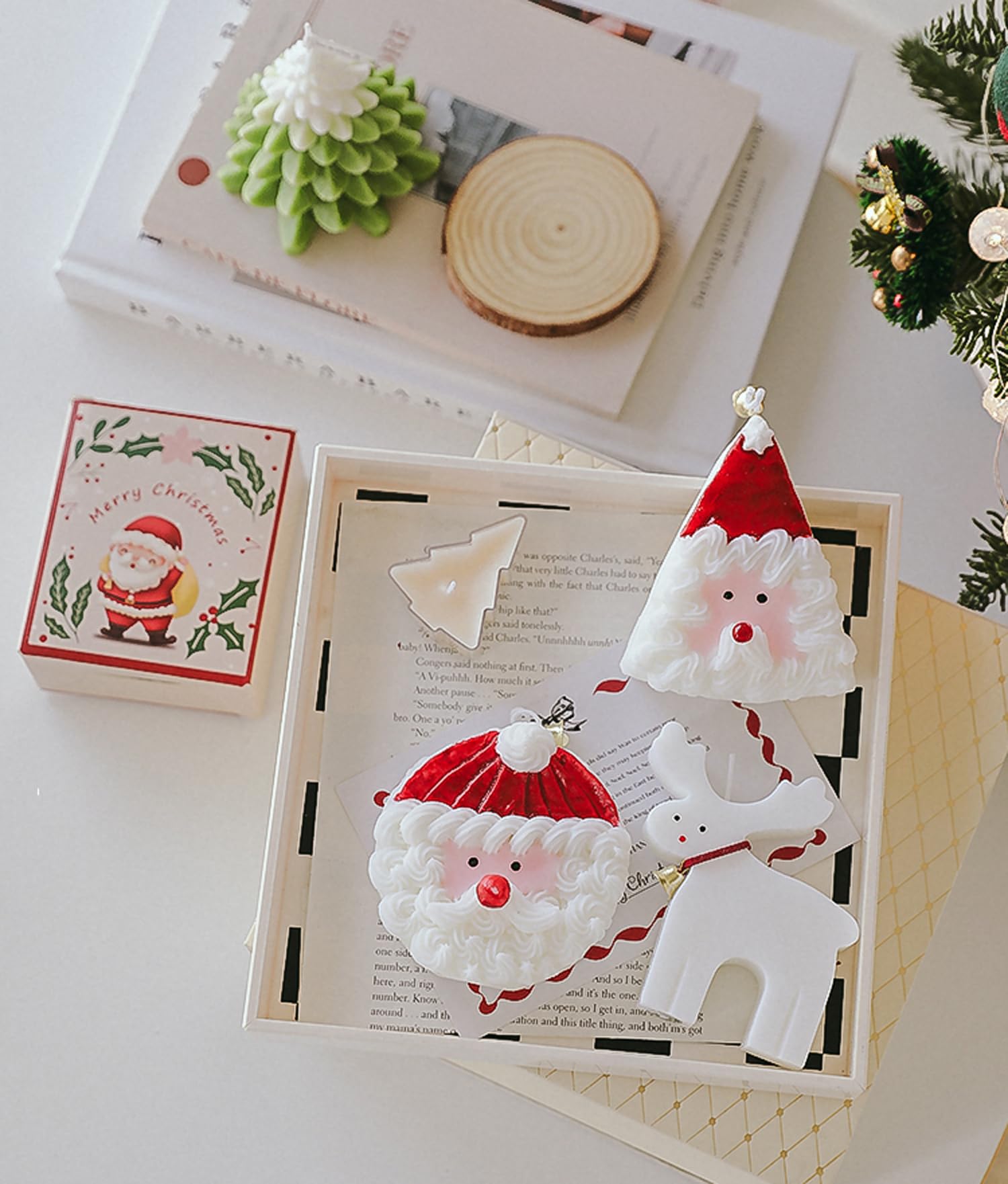 Christmas Cake Scented Candle,110G Handmade Aroma Soy Wax Santa Claus Decorative Candle T-shinAu supplements