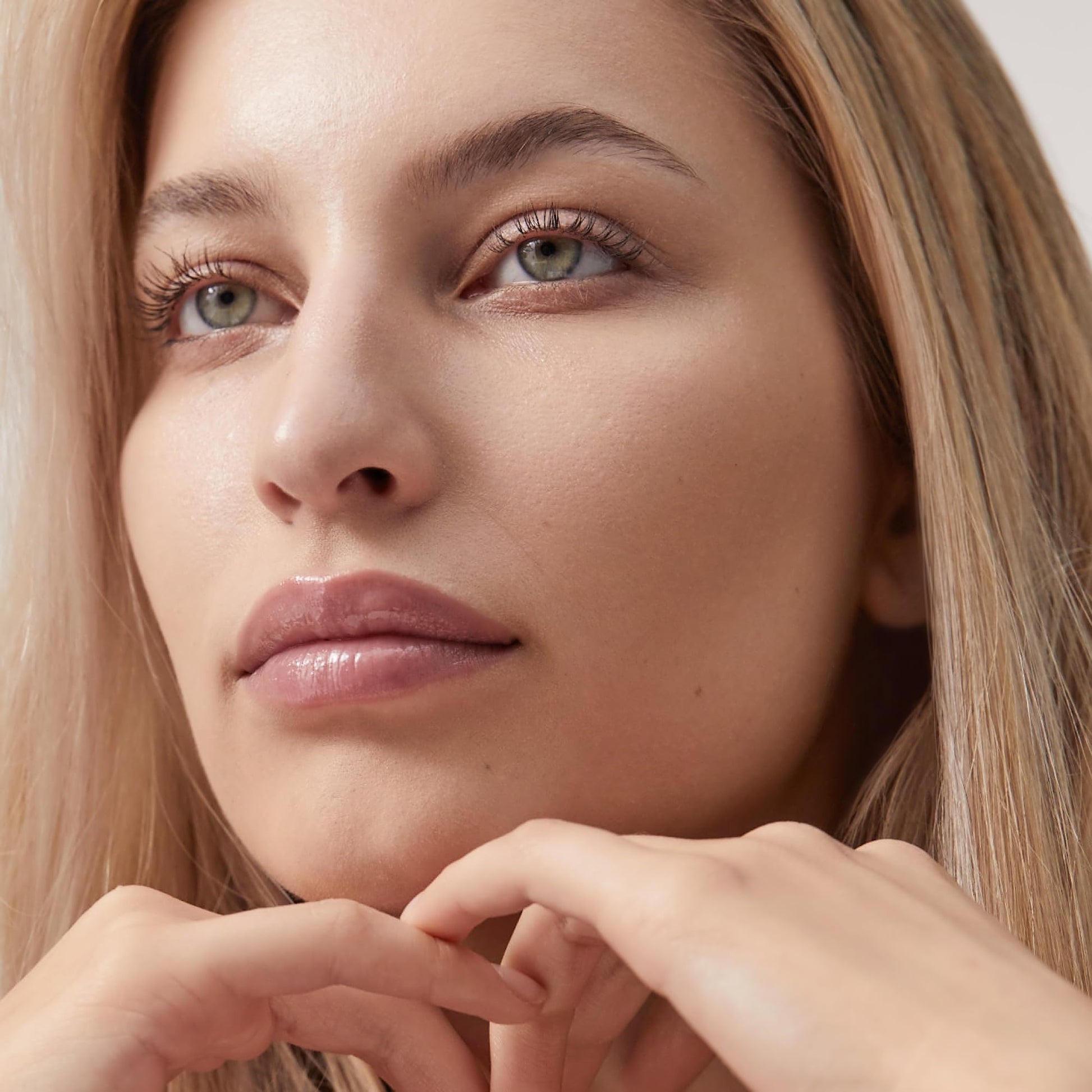 Summer Fridays Sheer Skin Tint - Skin Tint with Hyaluronic Acid - Helps Diminish Uneven Skin Tone - Sheer to Light Coverage - Shade 2 - Light with Cool Undertones (1 Fl Oz) Summer FridaysAu supplements