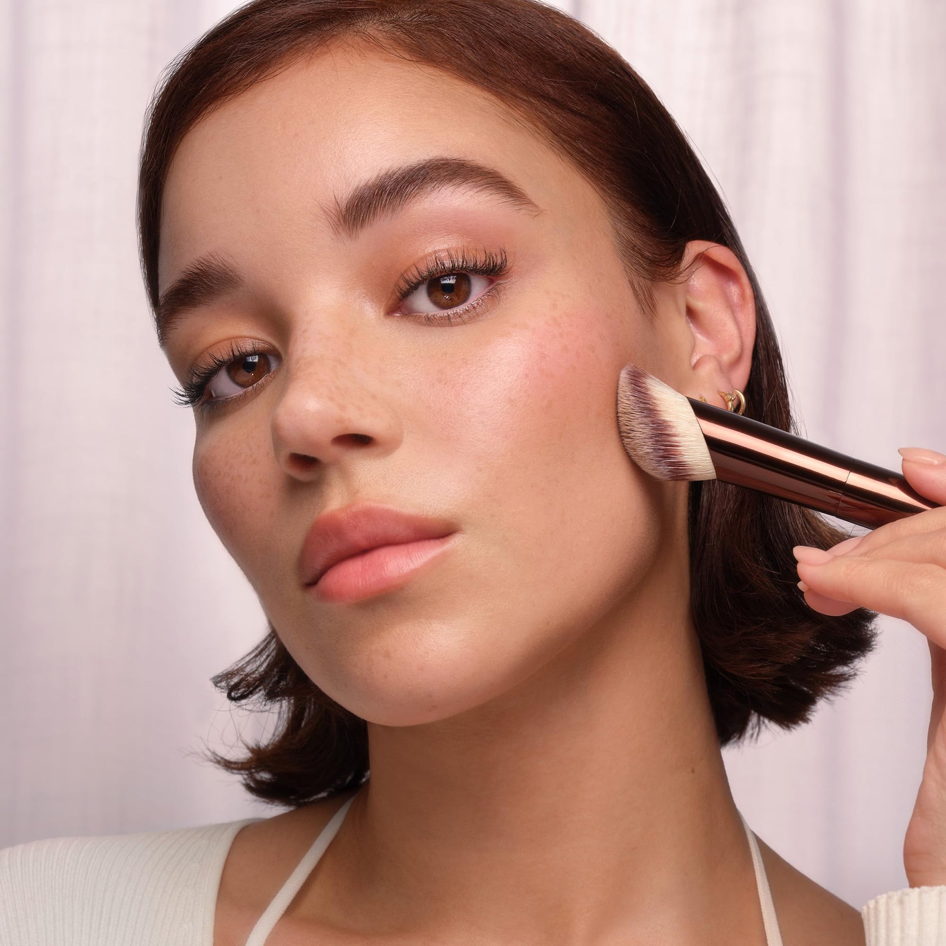 Hourglass Ambient Soft Glow Foundation Brush HOURGLASSAu supplements