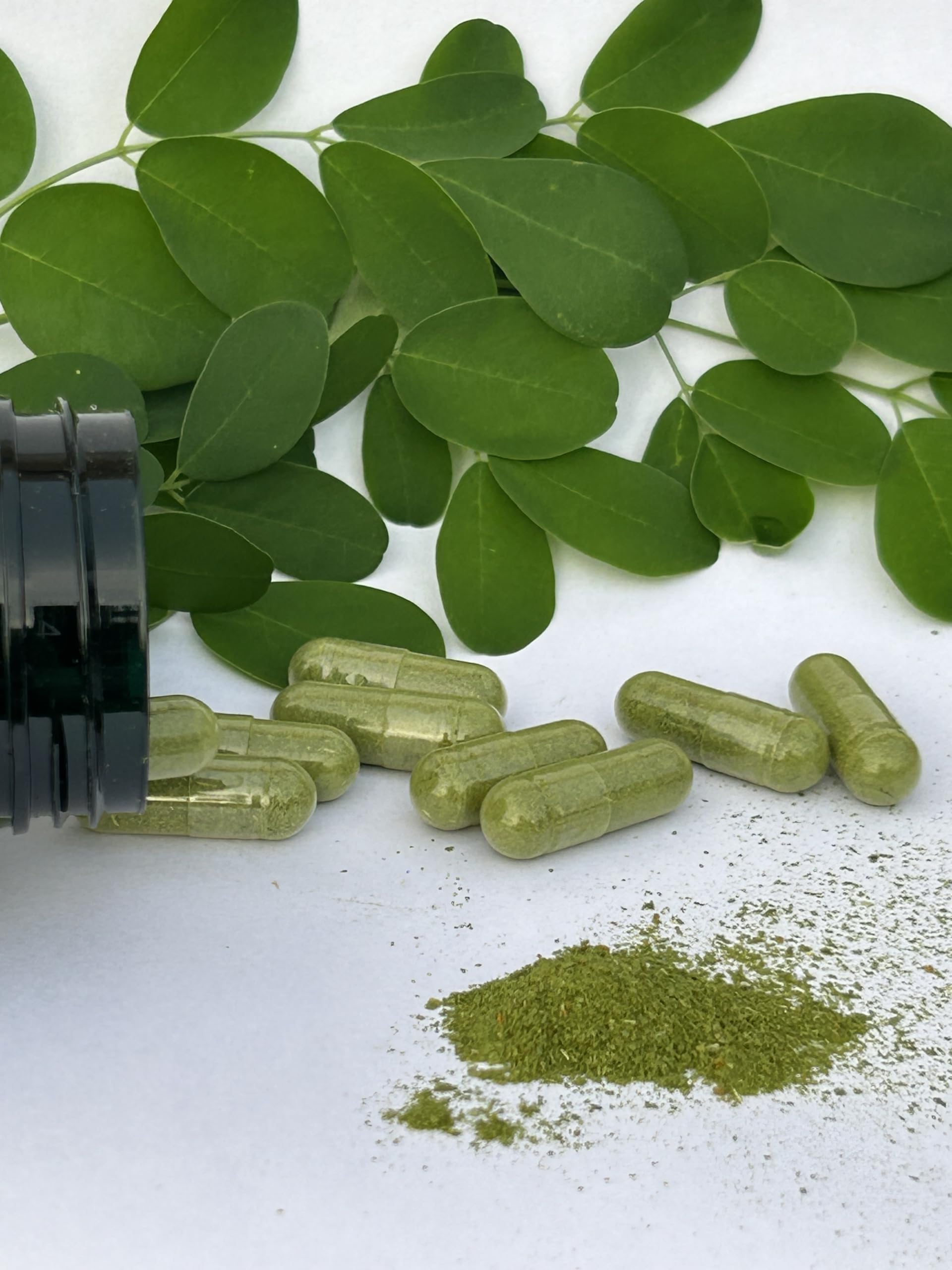 Jamaican Moringa Capsules – 100% Natural Ingredients – Made from Dried Moringa Leaves, Pods & Seeds – 90 Capsules, 500mg – with Turmeric & Ginger – Herbal Supplement, Nutrient-Rich – Easy to Swallow King's JamaicanAu supplements