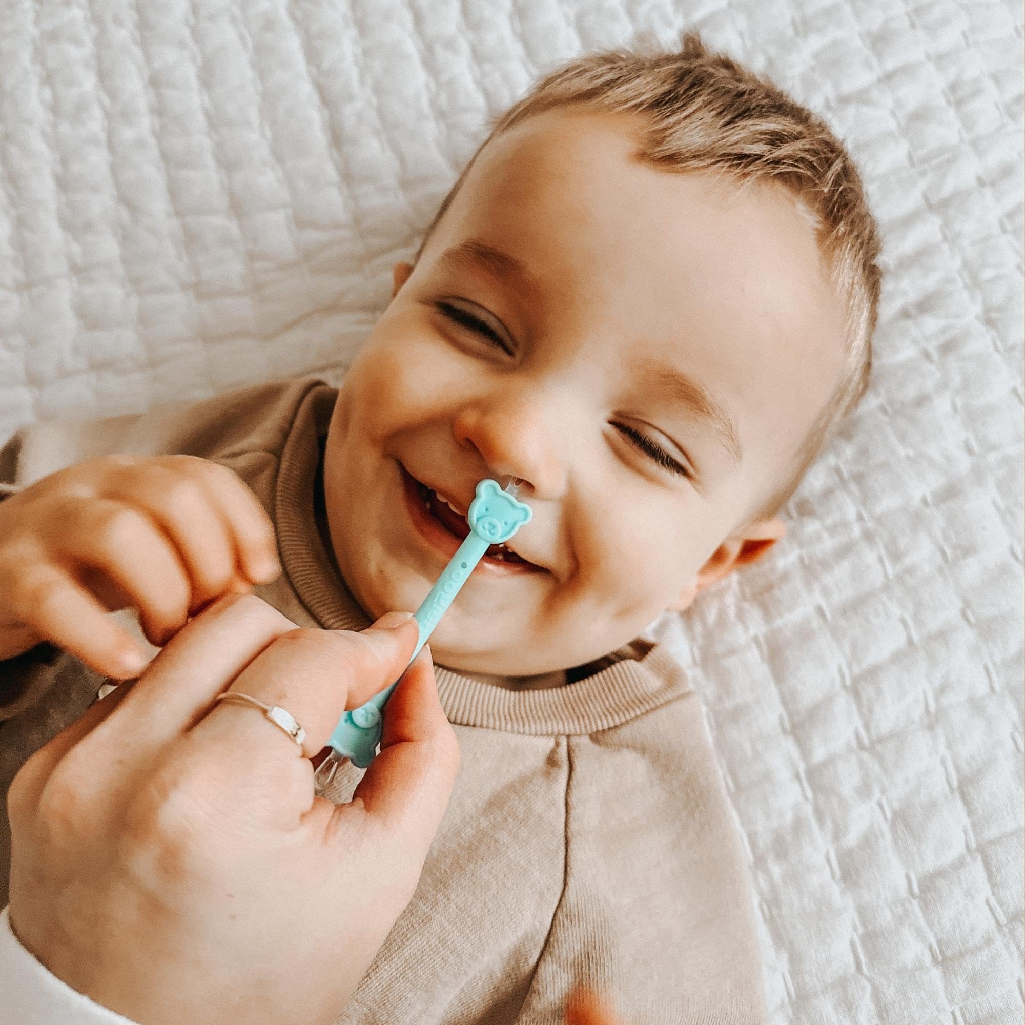 oogiebear - Nose and Ear Gadget. Safe, Easy Nasal Booger and Ear Cleaner oogiebearUS supplements